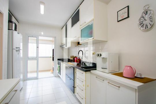Cozinha de apartamento para alugar com 3 quartos, 110m² em Vila Valparaíso, Santo André
