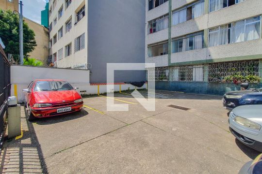 garagem de kitnet/studio à venda com 1 quarto, 31m² em Liberdade, São Paulo