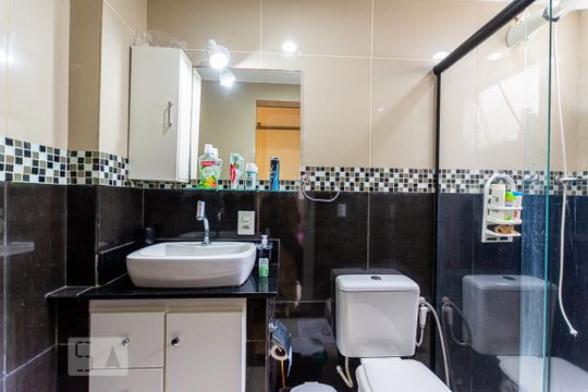 Banheiro Social de apartamento à venda com 2 quartos, 62m² em Fonseca, Niterói