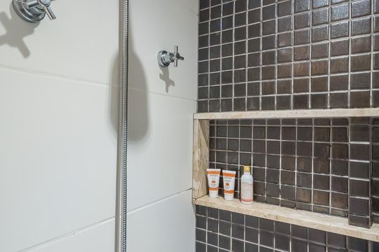 Banheiro de apartamento para alugar com 1 quarto, 27m² em Cidade Monções, São Paulo