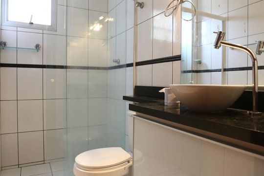 Banheiro de apartamento à venda com 2 quartos, 70m² em Jaguaribe, Osasco