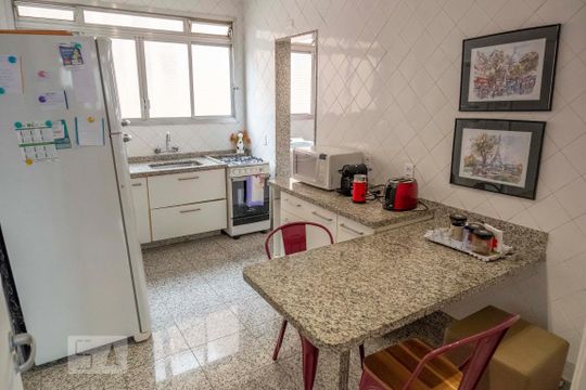 Cozinha de apartamento para alugar com 3 quartos, 197m² em Pinheiros, São Paulo