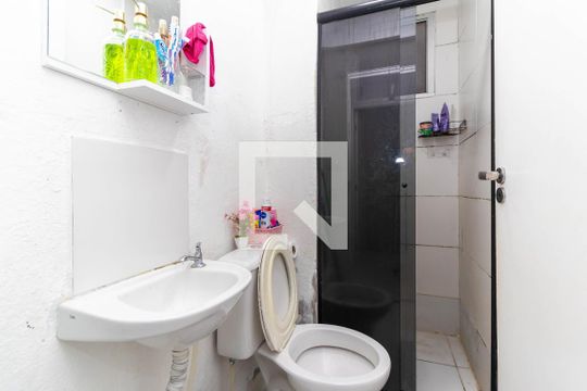 Banheiro de apartamento para alugar com 2 quartos, 38m² em Colônia (zona Leste), São Paulo