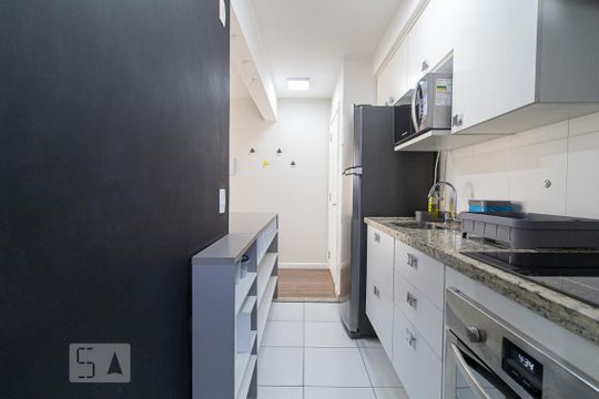 Cozinha de apartamento para alugar com 1 quarto, 40m² em Consolação, São Paulo