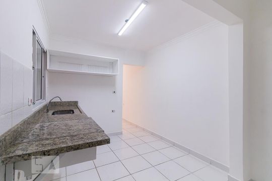 Cozinha de casa para alugar com 1 quarto, 30m² em Vila Barros, Guarulhos