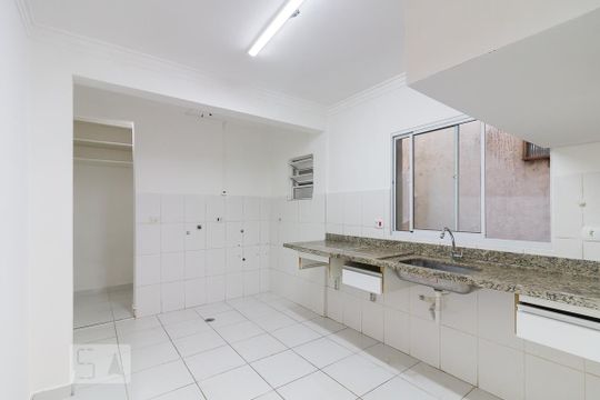 Cozinha de casa para alugar com 1 quarto, 30m² em Vila Barros, Guarulhos