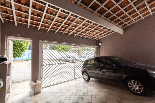 Garagem de casa à venda com 4 quartos, 246m² em Parque Industrial das Oliveiras, Taboão da Serra