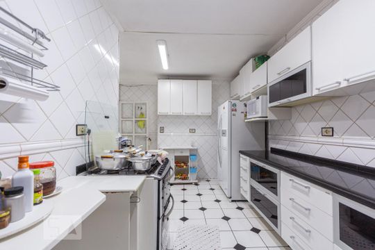 Cozinha de casa à venda com 4 quartos, 246m² em Parque Industrial das Oliveiras, Taboão da Serra
