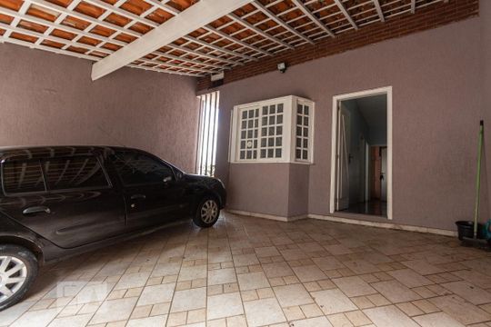 Garagem de casa à venda com 4 quartos, 246m² em Parque Industrial das Oliveiras, Taboão da Serra