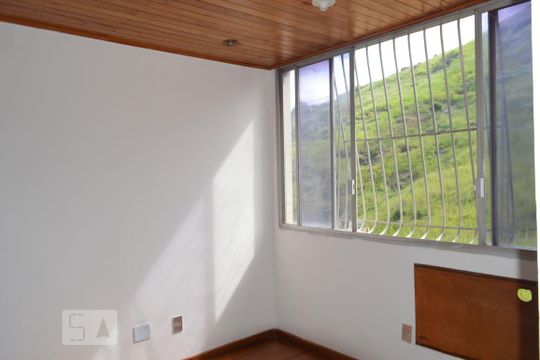 Sala de apartamento para alugar com 2 quartos, 78m² em Fonseca, Niterói