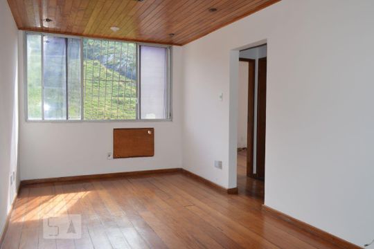 Sala de apartamento para alugar com 2 quartos, 78m² em Fonseca, Niterói