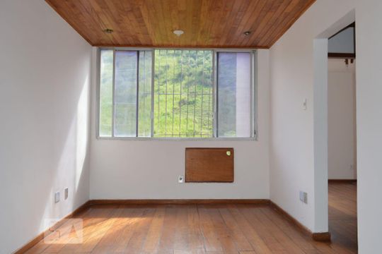 Sala de apartamento para alugar com 2 quartos, 78m² em Fonseca, Niterói
