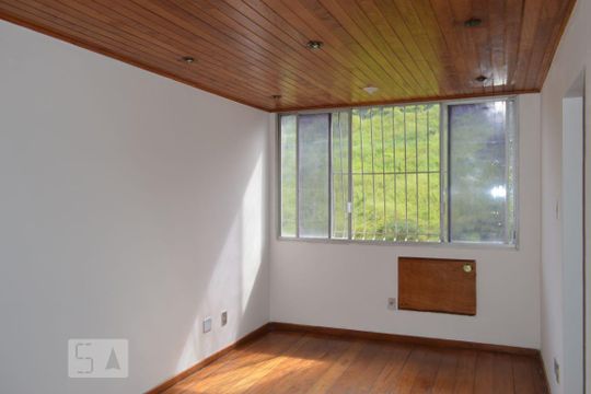Sala de apartamento para alugar com 2 quartos, 78m² em Fonseca, Niterói