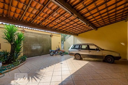 Garagem de casa para alugar com 4 quartos, 300m² em Havaí, Belo Horizonte