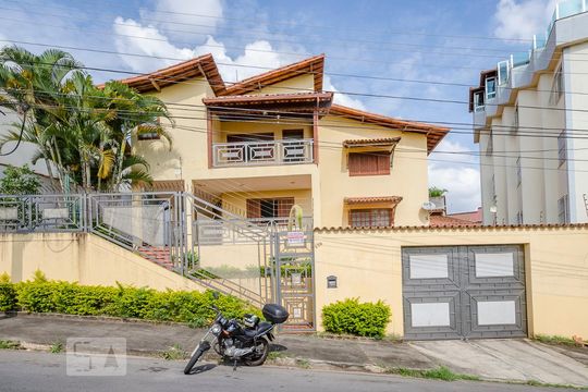 Fachada de casa para alugar com 4 quartos, 300m² em Havaí, Belo Horizonte