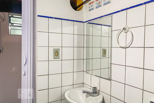 Banheiro de kitnet/studio para alugar com 1 quarto, 30m² em Cidade Universitária, Campinas