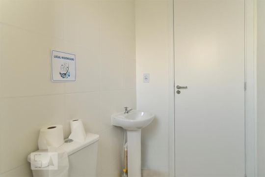 Banheiro de kitnet/studio à venda com 1 quarto, 25m² em Vila Ema, São Paulo