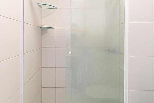 Banheiro Social de apartamento para alugar com 2 quartos, 85m² em Barra da Tijuca, Rio de Janeiro