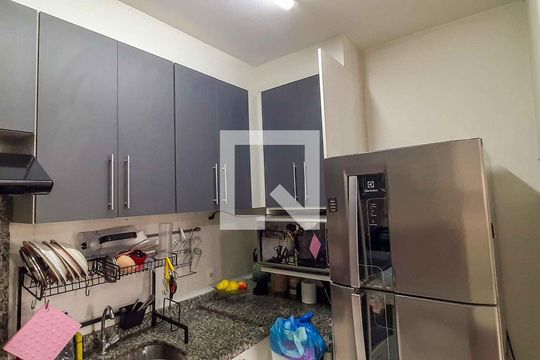 Cozinha de apartamento à venda com 2 quartos, 45m² em São Pedro, Osasco