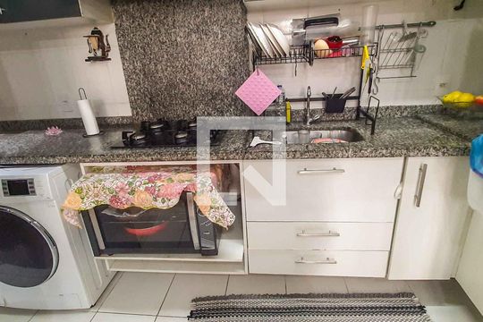 Cozinha de apartamento à venda com 2 quartos, 45m² em São Pedro, Osasco