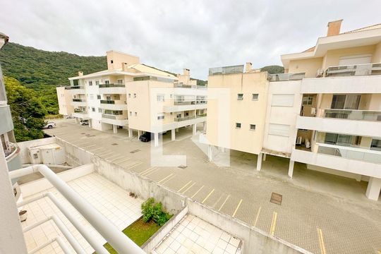 Vista da Suíte de apartamento para alugar com 2 quartos, 80m² em Ingleses do Rio Vermelho, Florianópolis