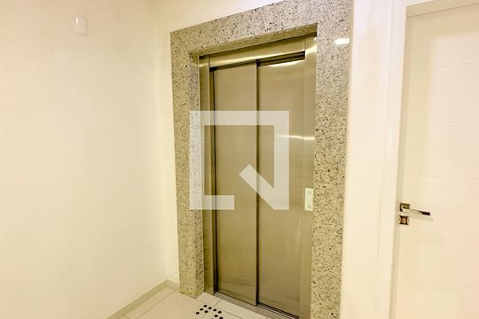 Elevador de apartamento para alugar com 2 quartos, 80m² em Ingleses do Rio Vermelho, Florianópolis