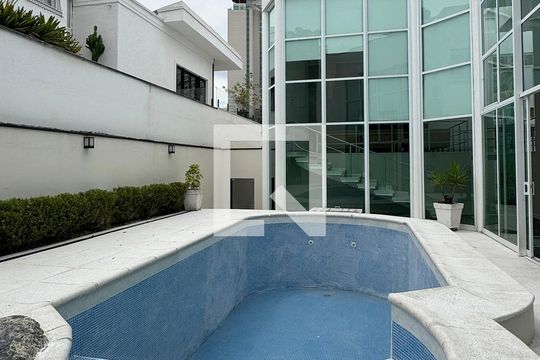 Piscina de casa de condomínio para alugar com 3 quartos, 400m² em Alphaville, Santana de Parnaíba