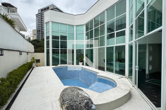 Piscina de casa de condomínio para alugar com 3 quartos, 400m² em Alphaville, Santana de Parnaíba