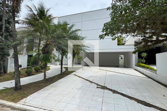 Garagem de casa de condomínio para alugar com 3 quartos, 400m² em Alphaville, Santana de Parnaíba