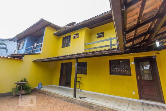 Fachada de casa à venda com 3 quartos, 115m² em Pechincha, Rio de Janeiro