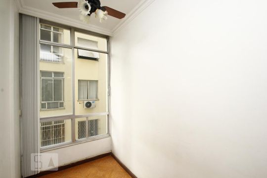 Sala de apartamento à venda com 2 quartos, 65m² em Laranjeiras, Rio de Janeiro