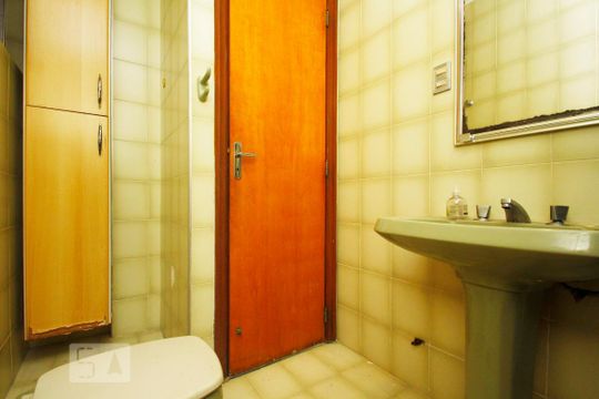 Banheiro de apartamento à venda com 2 quartos, 65m² em Laranjeiras, Rio de Janeiro