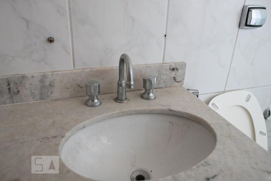Detalhe banheiro de apartamento à venda com 4 quartos, 251m² em Jaraguá, Belo Horizonte