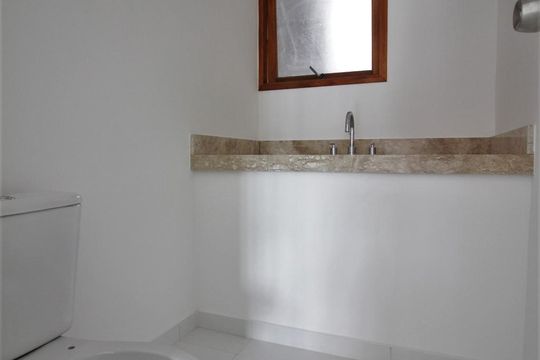 Lavabo de casa para alugar com 3 quartos, 185m² em Paraíso do Morumbi, São Paulo