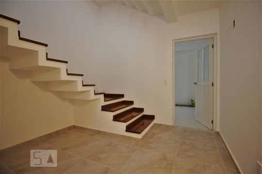 Entrada de casa para alugar com 3 quartos, 185m² em Paraíso do Morumbi, São Paulo