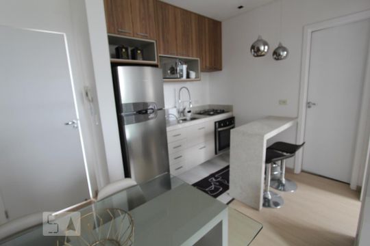 Cozinha de kitnet/studio para alugar com 1 quarto, 30m² em Santa Quitéria, Curitiba