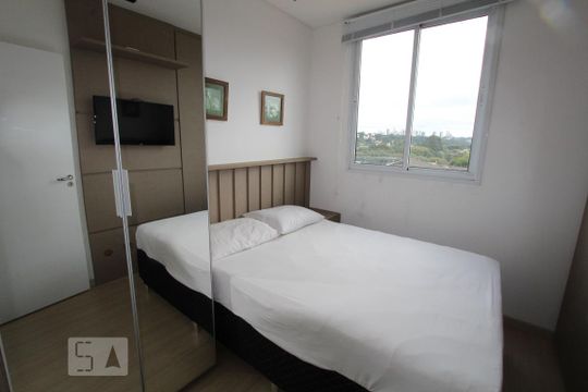 Quarto de kitnet/studio para alugar com 1 quarto, 30m² em Santa Quitéria, Curitiba