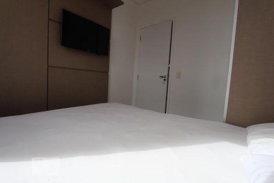 Quarto de kitnet/studio para alugar com 1 quarto, 30m² em Santa Quitéria, Curitiba