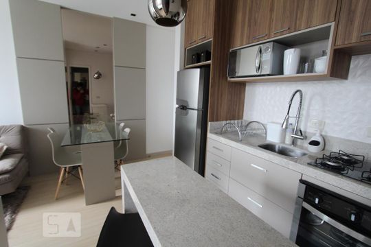 Cozinha de kitnet/studio para alugar com 1 quarto, 30m² em Santa Quitéria, Curitiba