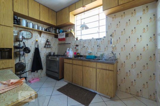 Cozinha de apartamento para alugar com 3 quartos, 100m² em Petrópolis, Porto Alegre