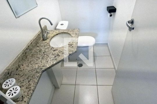 Lavabo de apartamento para alugar com 2 quartos, 94m² em Ponta da Praia, Santos