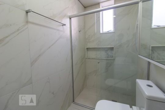 Banheiro Social / Semi Suíte de apartamento para alugar com 2 quartos, 60m² em Anchieta, Belo Horizonte