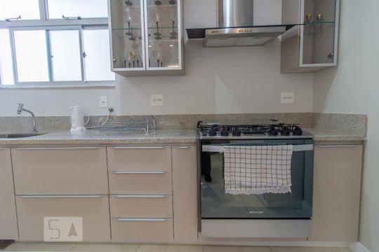 Cozinha de apartamento para alugar com 2 quartos, 60m² em Anchieta, Belo Horizonte