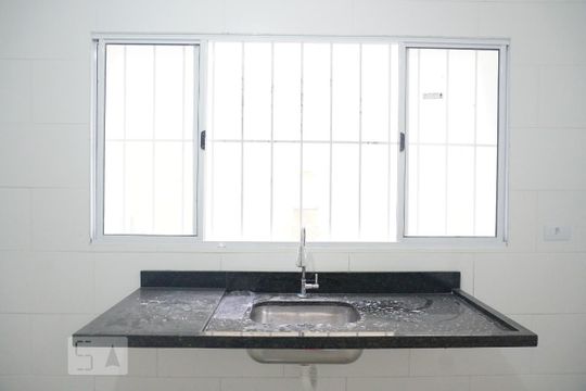 Cozinha de casa para alugar com 2 quartos, 75m² em Vila Salete, São Paulo
