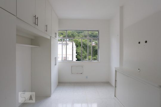 Kitnet/Studio à venda com 1 quarto, 30m² em Grajau, Rio de Janeiro