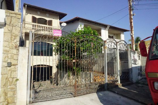 Fachada de casa para alugar com 3 quartos, 250m² em Jardim Brasilia, São Paulo