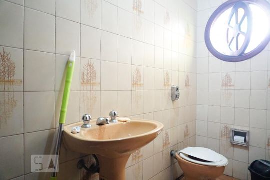 Lavabo de casa para alugar com 3 quartos, 250m² em Jardim Brasilia, São Paulo