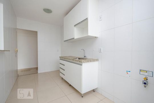 Cozinha de apartamento para alugar com 2 quartos, 70m² em Buritis, Belo Horizonte