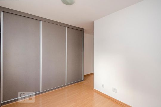 Suíte de apartamento para alugar com 2 quartos, 70m² em Buritis, Belo Horizonte