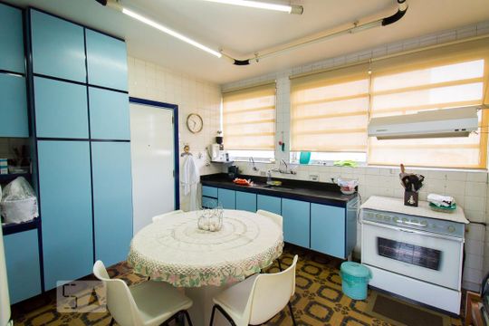 Cozinha de apartamento à venda com 3 quartos, 200m² em Vila Mariana, São Paulo